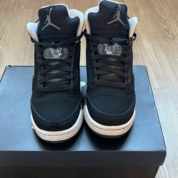 Air Jordan 5 - Oreos. Size 7 in youth. - Picture 5 of 8